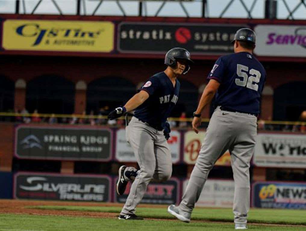 Rafael Flores rounding the bases