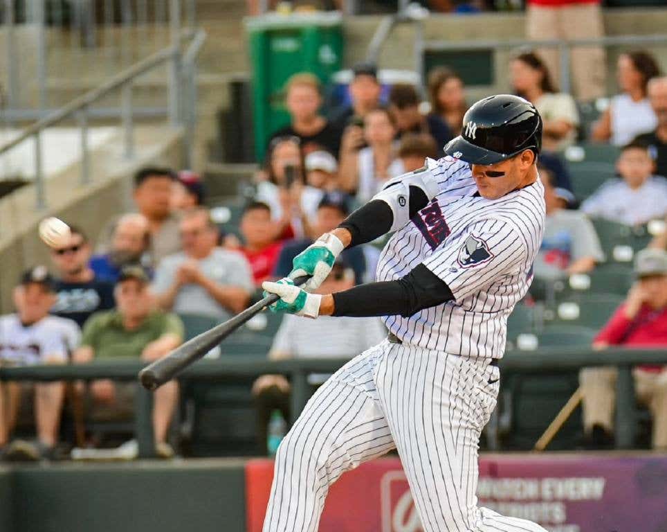 Anthony Rizzo swings and cracks a home run.