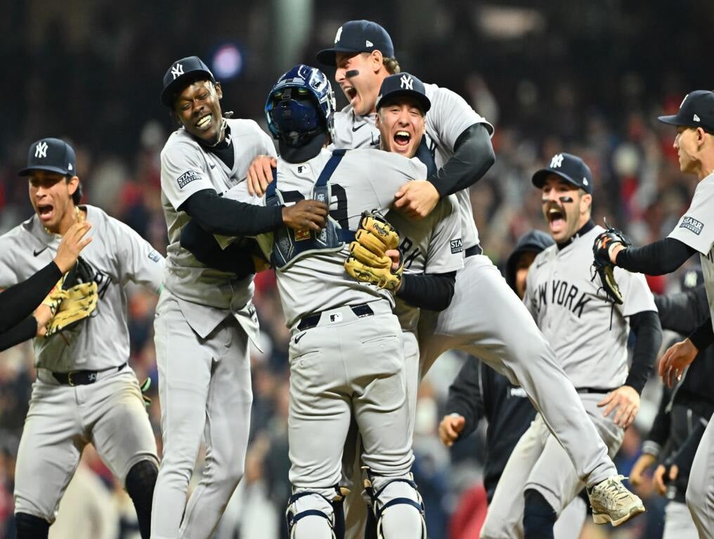 Yankees celebrate ALCS title. 