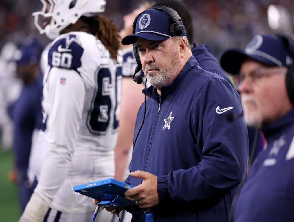 Mike McCarthy looks at his game use laptop during the Cowboys game.