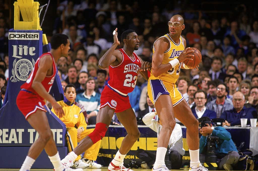 Kareem Abdul-Jabbar #33 of the Los Angeles Lakers holds the ball in the post during an NBA game against the Philadelphia 76ers at the Great Western Forum in Los Angeles, California in 1987