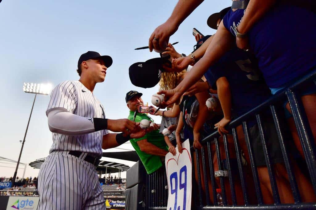 Aaron Judge signs autographs in Spring Training.