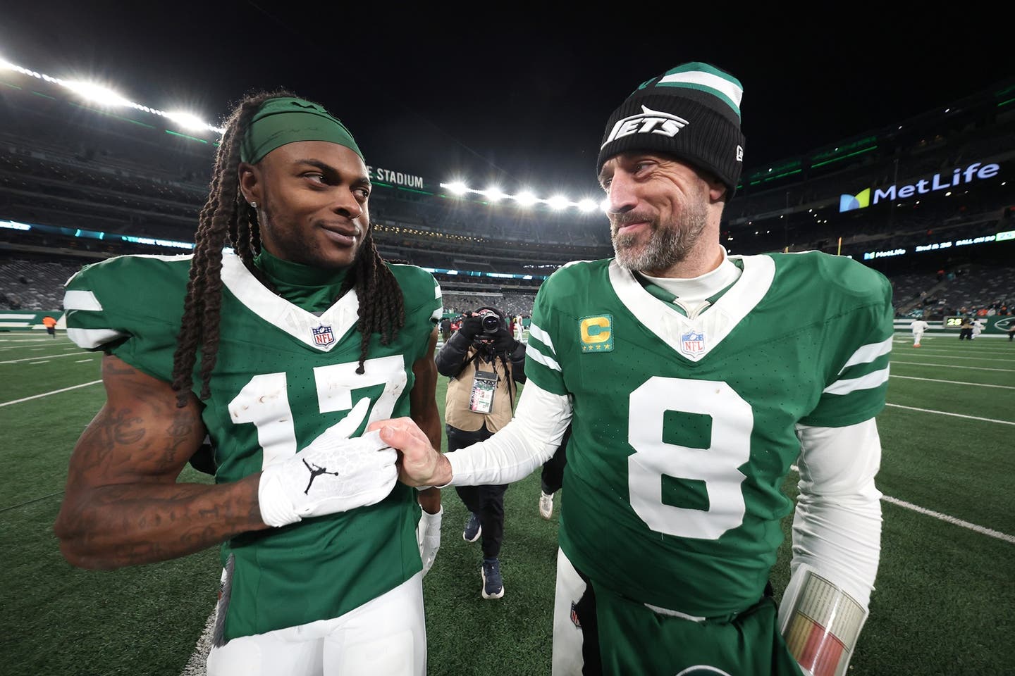 Devante Adams and Aaron Rodgers high five in last Jets game.