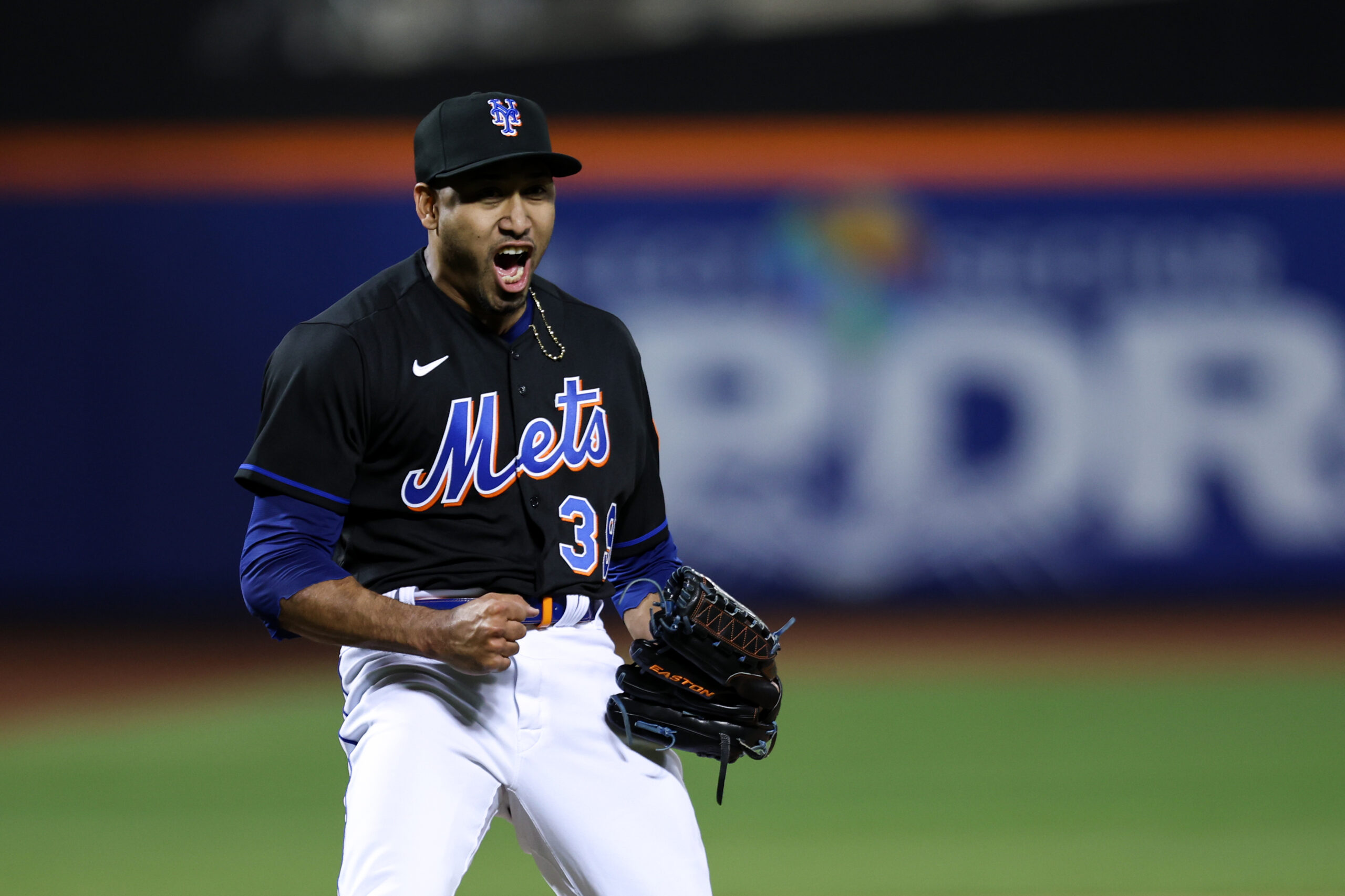 Five Mets pitchers combine on no-hitter