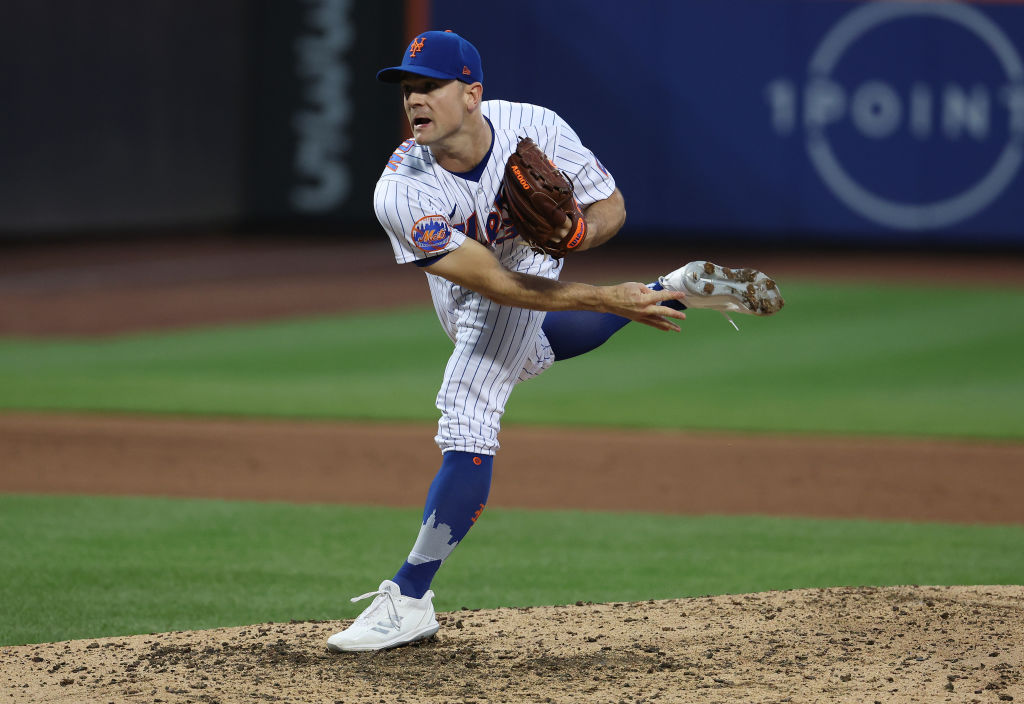 Francisco Alvarez of the New York Mets in action against the Los News  Photo - Getty Images