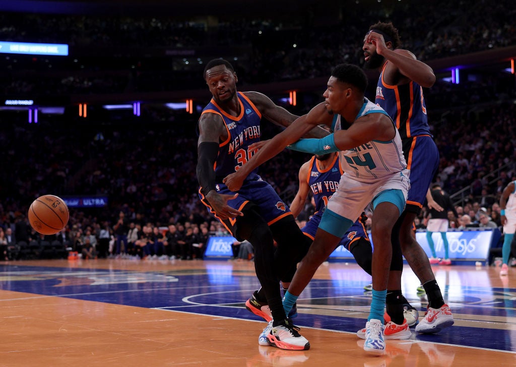 Knicks Advance in In-Season Tournament