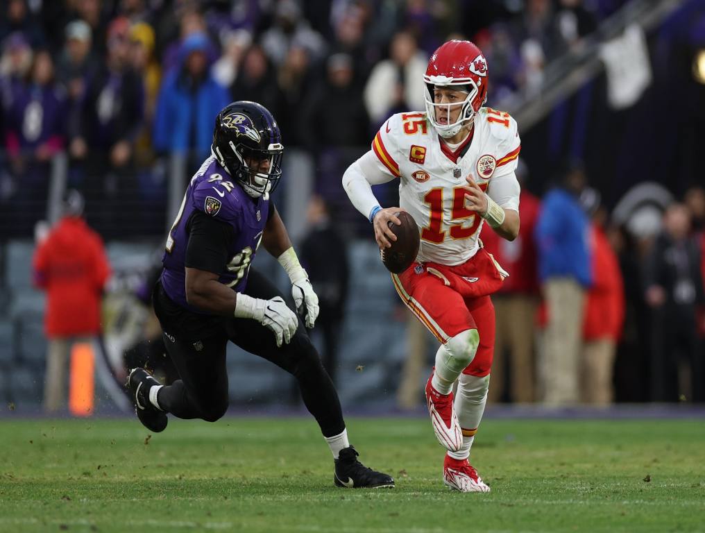 Patrick Mahomes eludes the rush from the Ravens. 