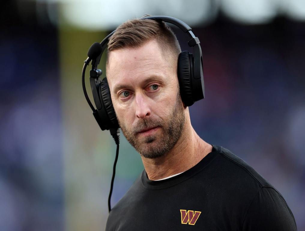 Kliff Kingsbury looks toward the sideline.